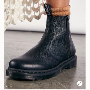 Dr. Martens 2976 Zip Boots - Black / size 7